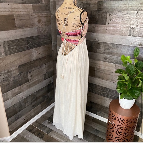 Saylor summer maxi with strappy back details!! - Picture 3 of 13